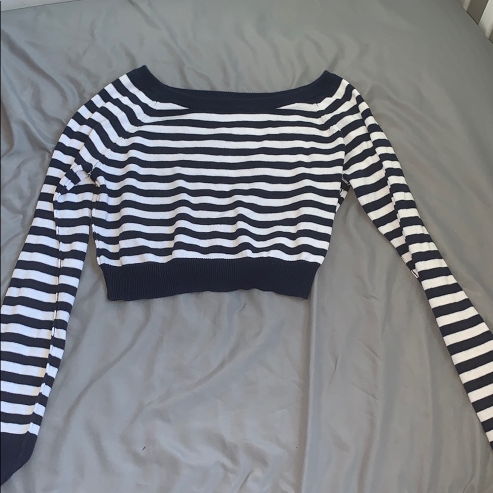 Limited too cropped long sleeve tee